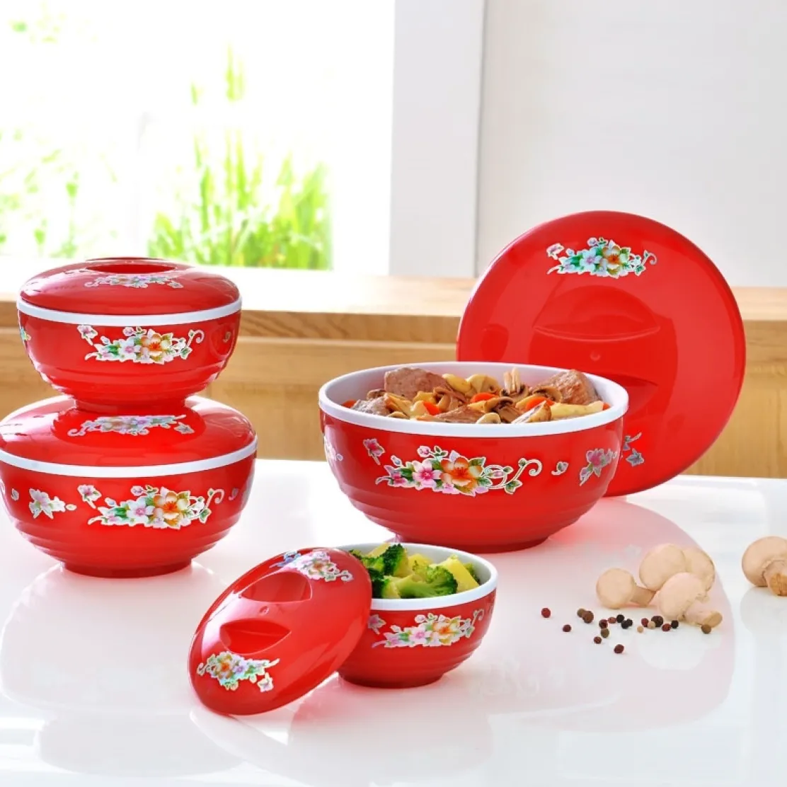 4 plats micro-ondes rouges