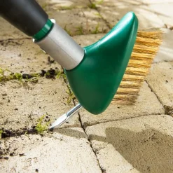 Brosse à désherber pour terrasse