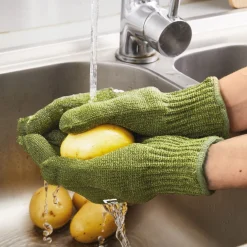 Gants et éplucheur légumes